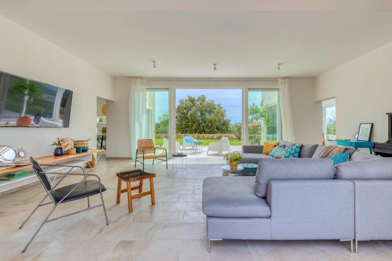 Villa Vela Muline - 8 Plus 2 Guests - Heated Pool Углян Екстериор снимка