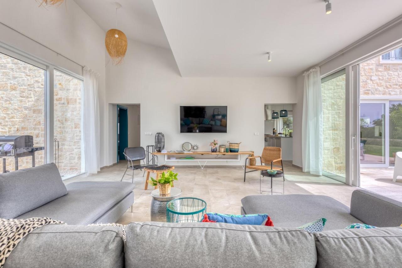 Villa Vela Muline - 8 Plus 2 Guests - Heated Pool Углян Екстериор снимка